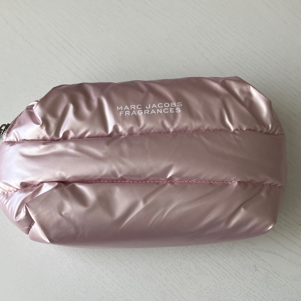 Marc Jacobs Fragrances Pink Cosmetic Bag Set (8 Piece Set) NWT - Picture 2 of 16